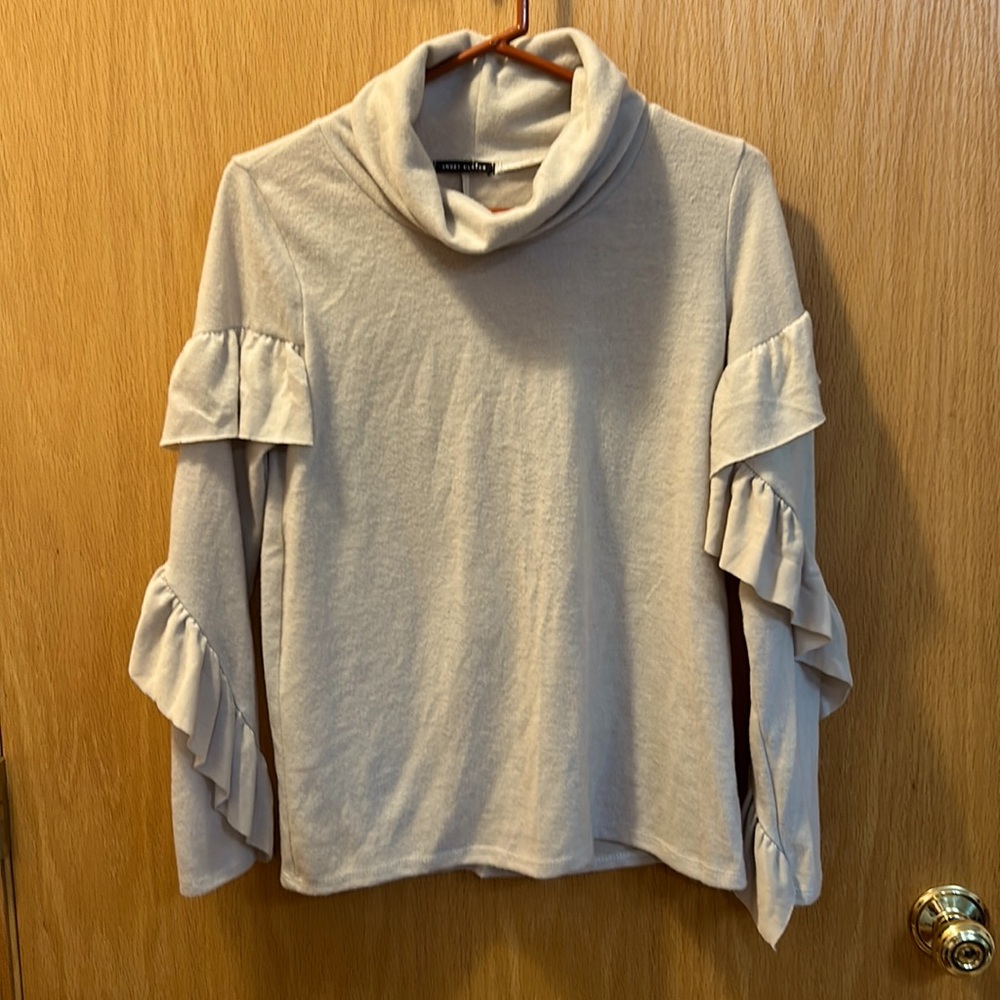 Sweet Claire beige ruffle top
